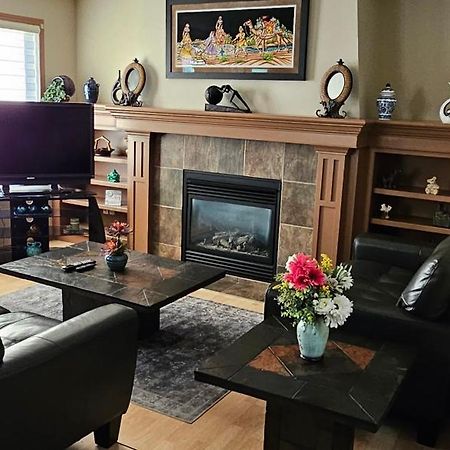 Spacious Comfortable Air-Conditioned. Near Airport! YYC Kültér fotó