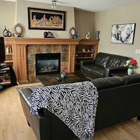 Spacious Comfortable Air-Conditioned. Near Airport! YYC Kültér fotó