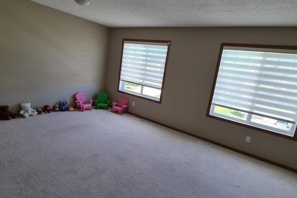 Spacious Comfortable Air-Conditioned. Near Airport! YYC Kültér fotó